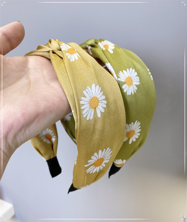 Korea Cute Hair Band Small Daisy Flowers Wide-sided Hook Cross Headband Nihaojewelry Wholesale display picture 8