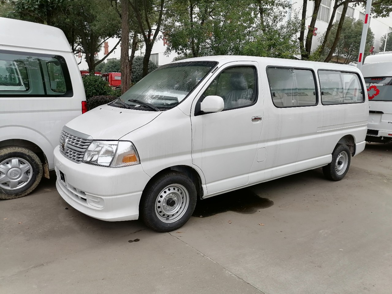 金杯新快運救護車，面包式救護車廠家直銷，雙節促銷價格妳想不到