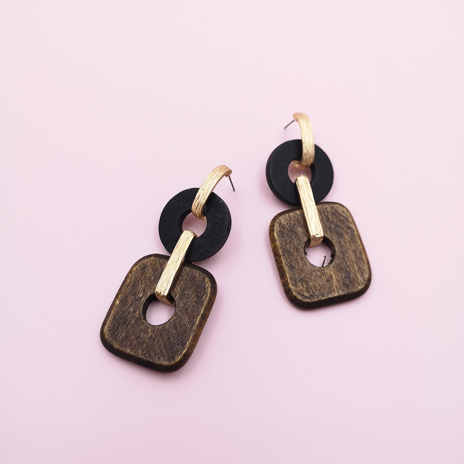 New Simple  Geometric Wood Alloy Earrings Creative Retro Simple Classic Solid Color Wood Earrings Nihaojewelry Wholesale display picture 5