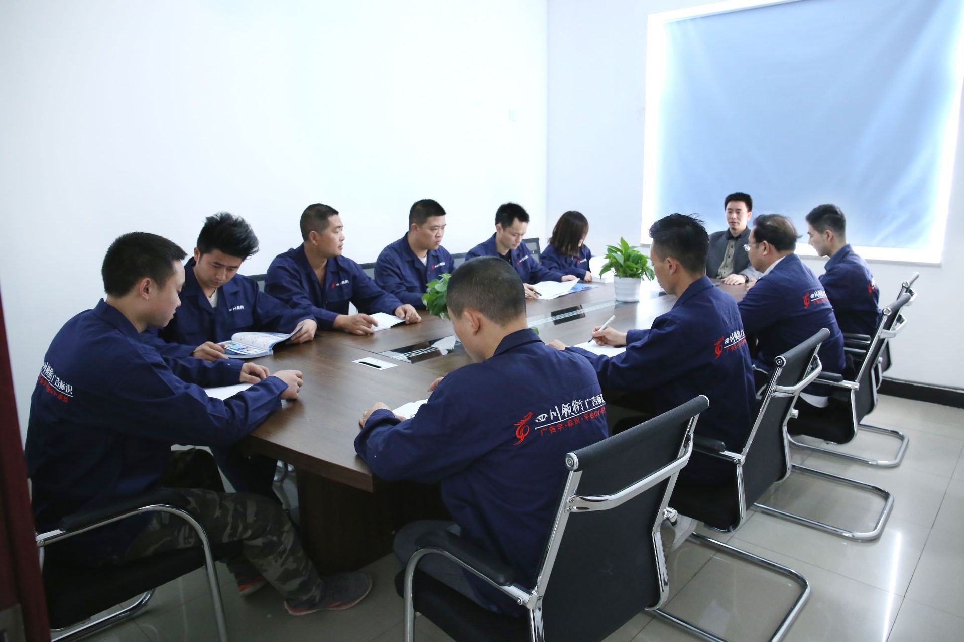 11279864581_806772560