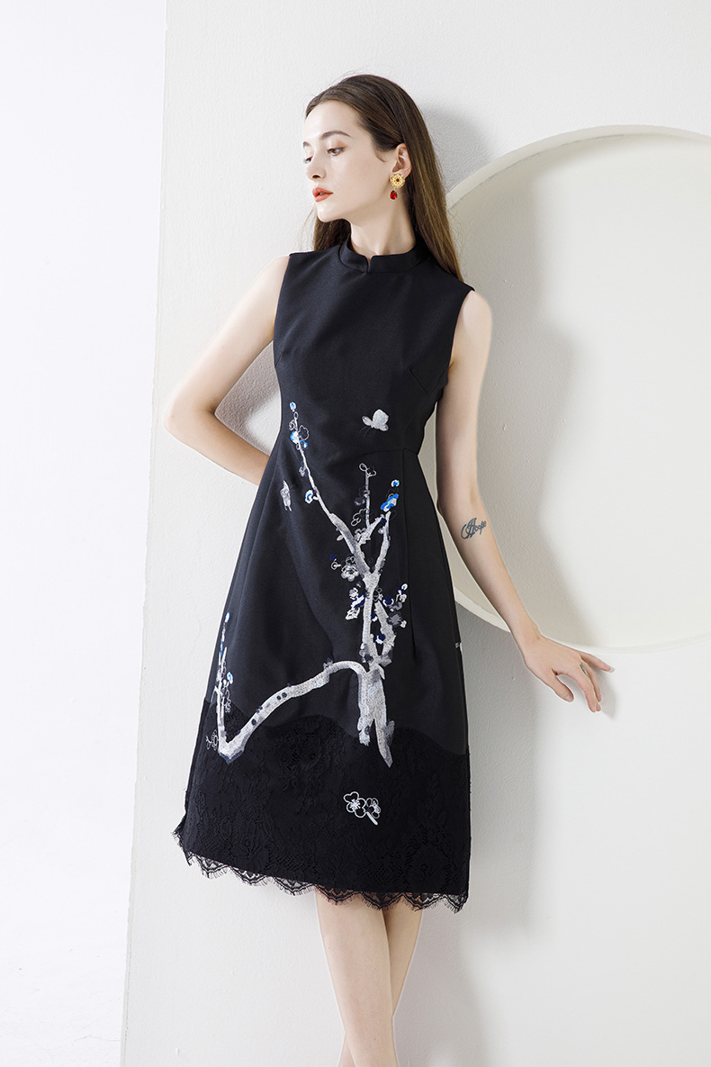 2020秋冬新款丝毛面料贴进口蕾丝面料绣花中国风连衣裙2042
