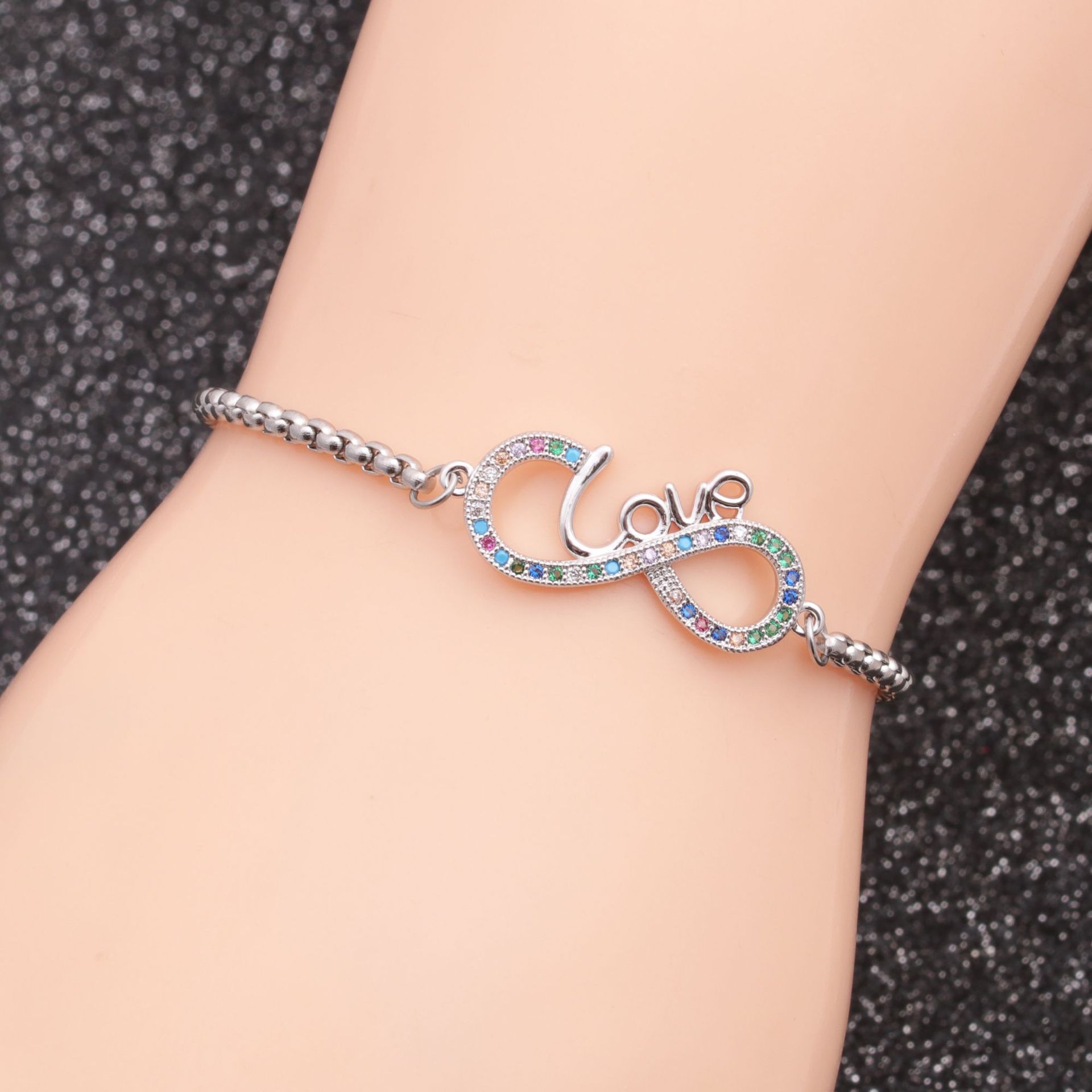 Schmuck Europäische Und Amerikanische Edelstahl Kette Liebe Unendlichkeit Männer Und Frauen Verstellbares Armband display picture 4