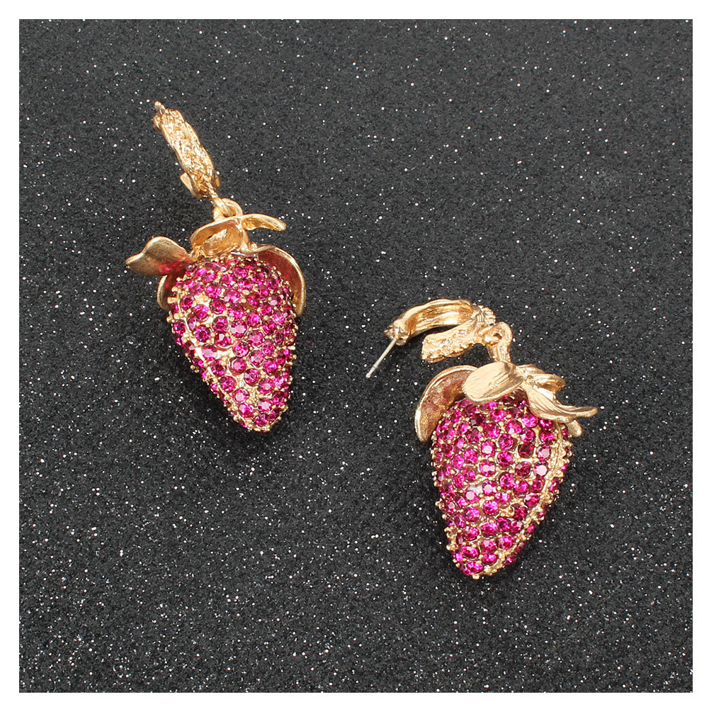 New Simple Strawberry Earrings Retro Alloy Diamond Fruit Earrings Wholesale Nihaojewelry display picture 5