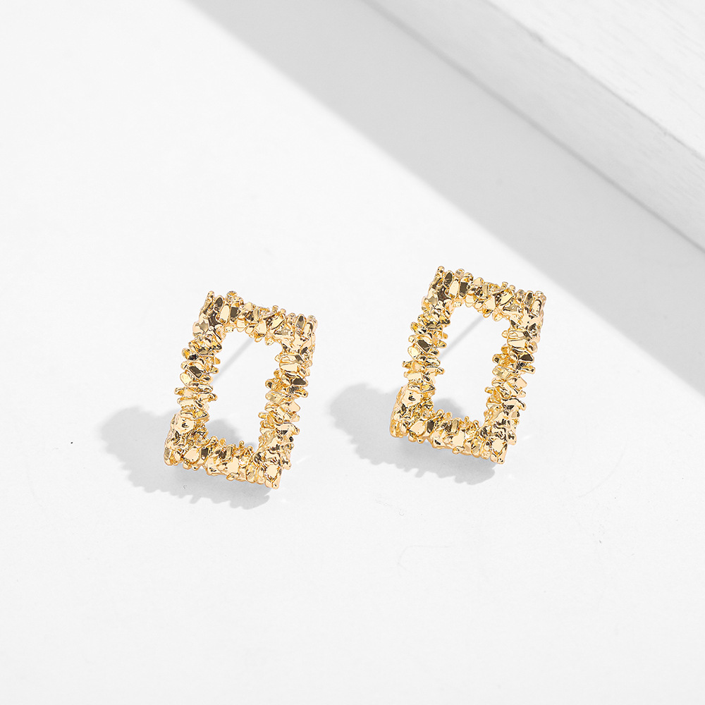 Retro C Shape Plating Alloy No Inlaid Earrings display picture 7