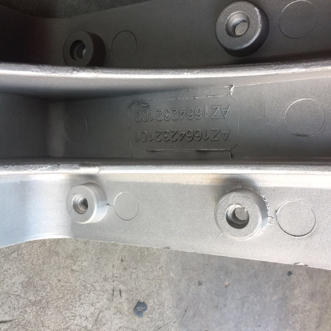 AZ1664232101高地板高位左 右支架总成4