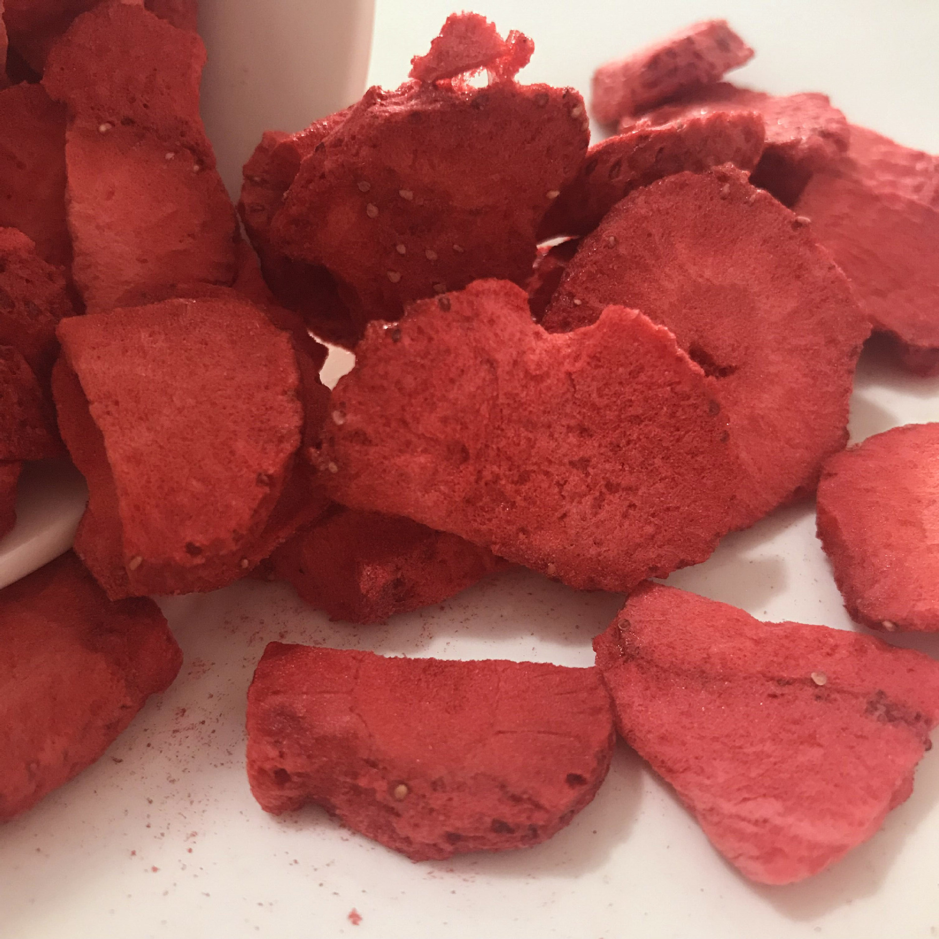 Strawberry Slice Freeze-Dried Manufacturer Bulk Wholesale Oat Fruit and Vegetable Crisps Flower Tea Trendy Snack Bulk Wholesale