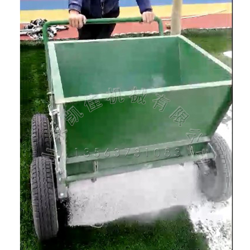 山东凯佳体育球场用冲沙机手推人工草坪充砂机150公斤充沙机