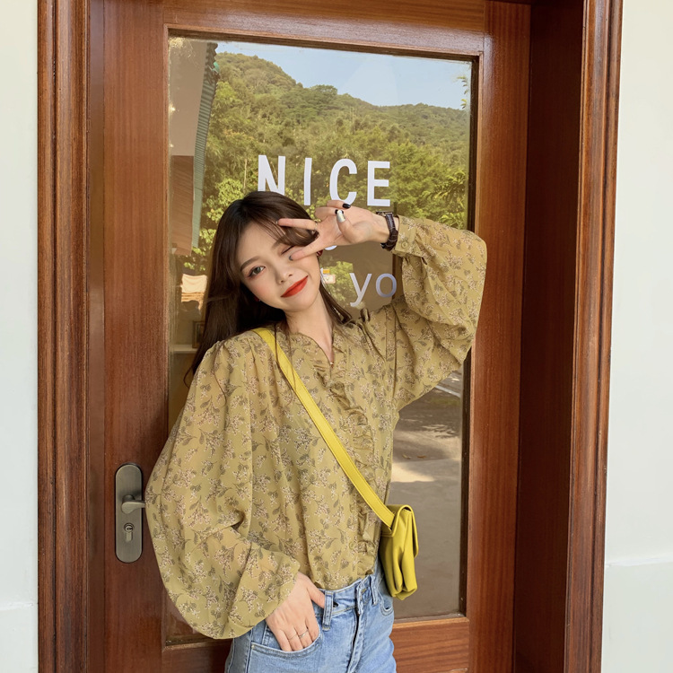 The 2022 new style of Korean-style, gentle and stylish floral chiffon sweater for women, long-sleeved base layer and puffed sleeve top pic 21