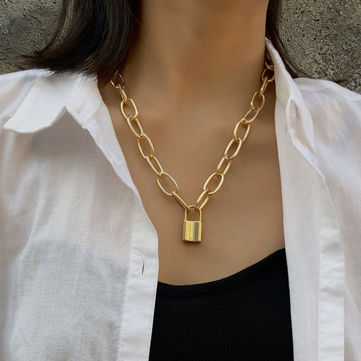 New Jewelry Personality Retro Geometric Necklace Sweater Chain Simple Lock-shaped Wild Temperament Clavicle Chain Wholesale Nihaojewelry display picture 3