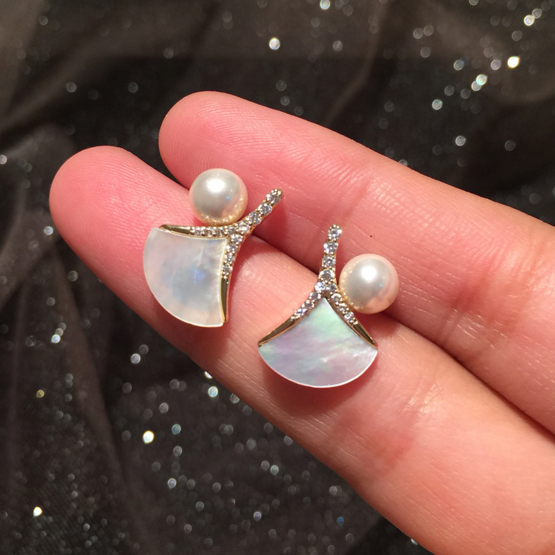 Jupe Perle Boucles D&#39;oreilles Simples Perles Blanches display picture 2