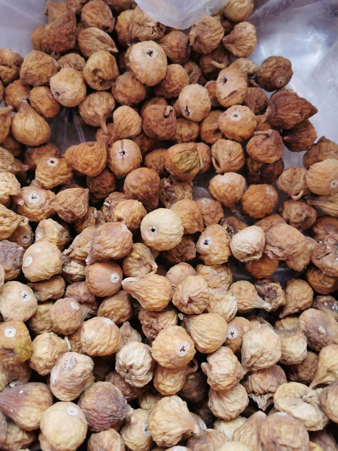 Freeze-Dried Figs Wu Hua Guo Dried Fruit Snack Sweet Soft Chewy 500g in use