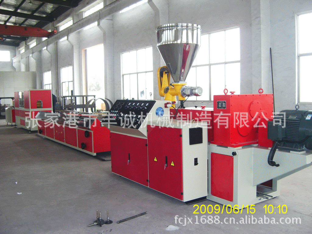 新型木塑生产线设备 木塑型材生产线 锥形耐高温双螺杆挤出机