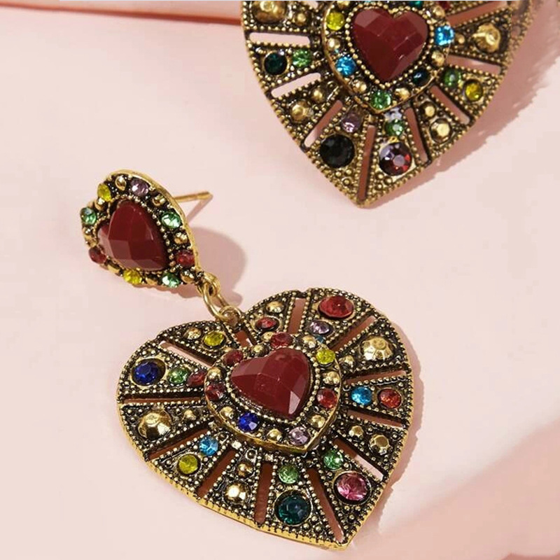 Retro Heart Color Diamond Pendant Earrings display picture 3