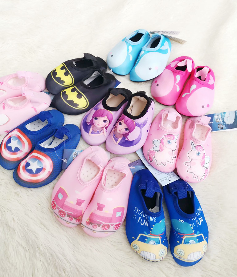 Children's Beach Shoes Boys and Girls Diving Snorkeling Shoes Children's Wading Swimming Socks Bare Foot Sticking Skin Non-slip Anti-cut Soft Sole