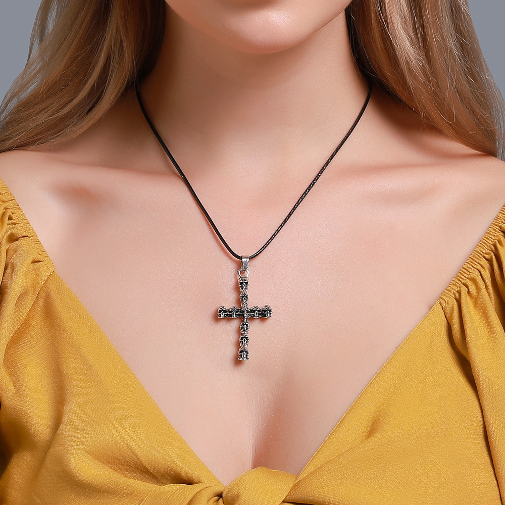 Nouveau Collier Rétro Street Shot Crâne Collier Unisexe Croix Collier Clavicule Chaîne En Gros Nihaojewelry display picture 2