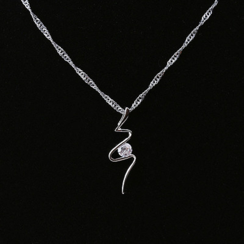 Korean version of fresh snake shaped lightning necklace with diamond inlay, fashionable versatile women's geometric_voghion.com