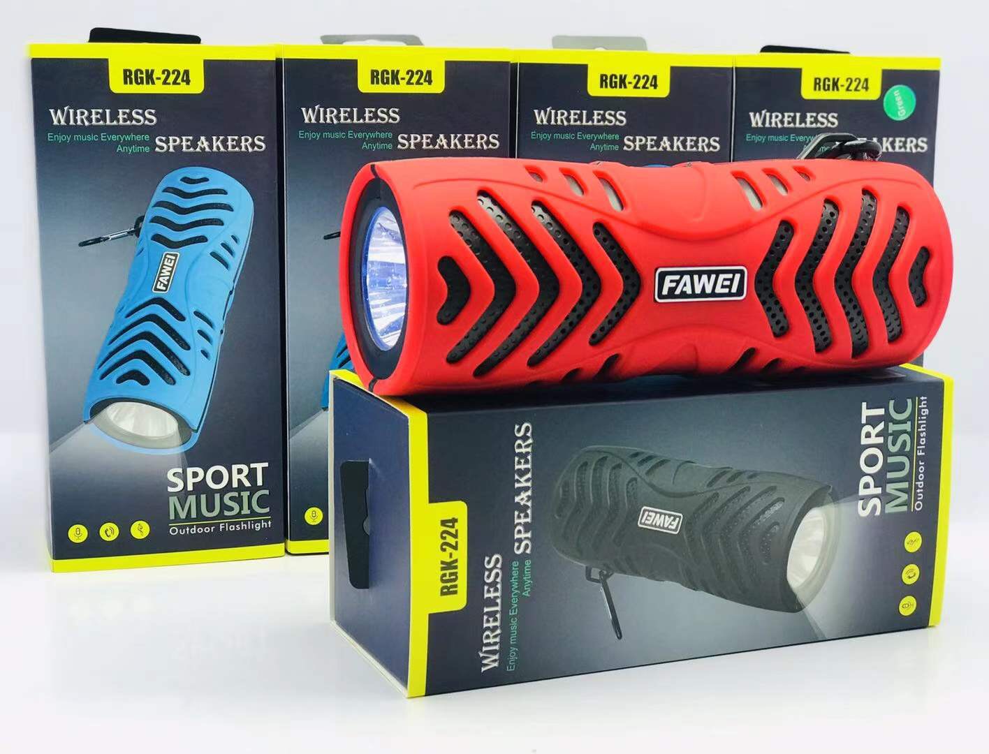 Altavoz portátil Bluetooth con subwoofer y linterna integrada.