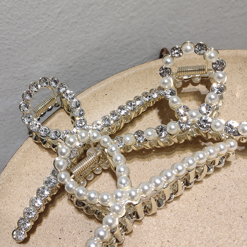 Korean Cross Pearl Shark Clip display picture 9