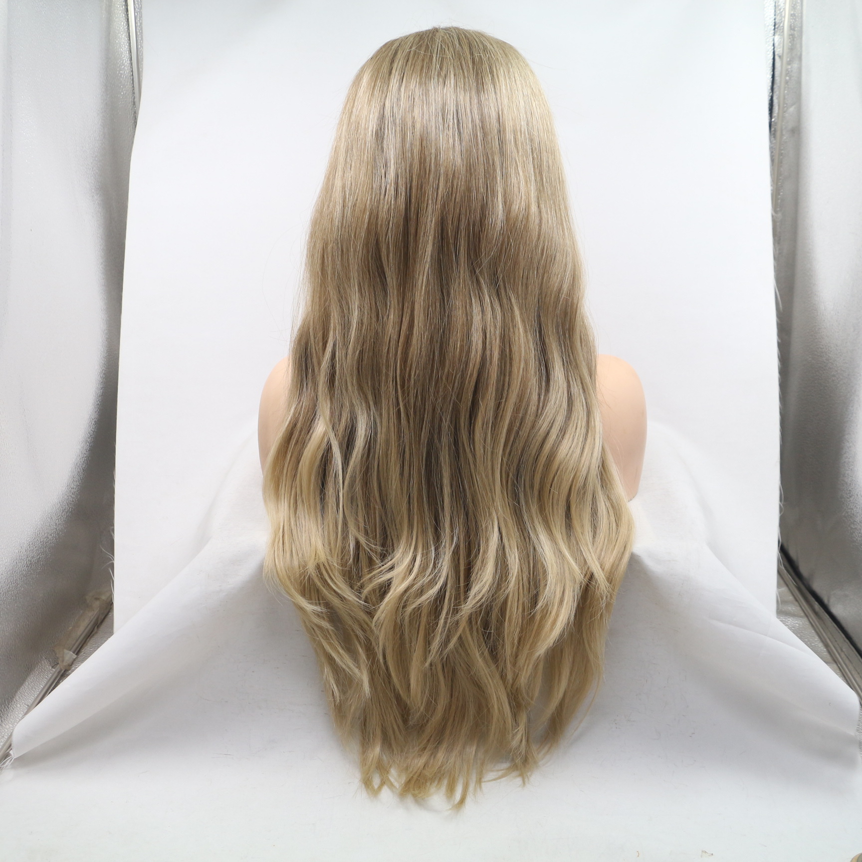 Comercio exterior Europa y América moda fibra química pelucas marrón claro cabello largo rizado de seda de alta temperatura cubierta de cabeza mayorista