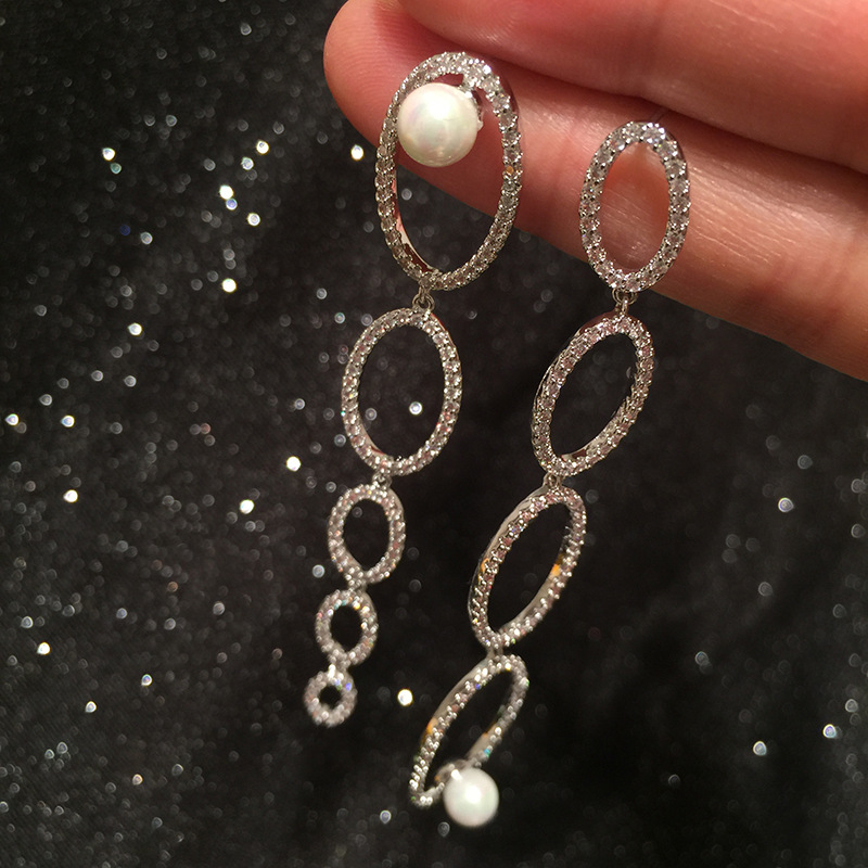 Fashion Asymmetric Gradient Oval Earrings Female Long Tassel S925 Silver Pearl Earrings display picture 6