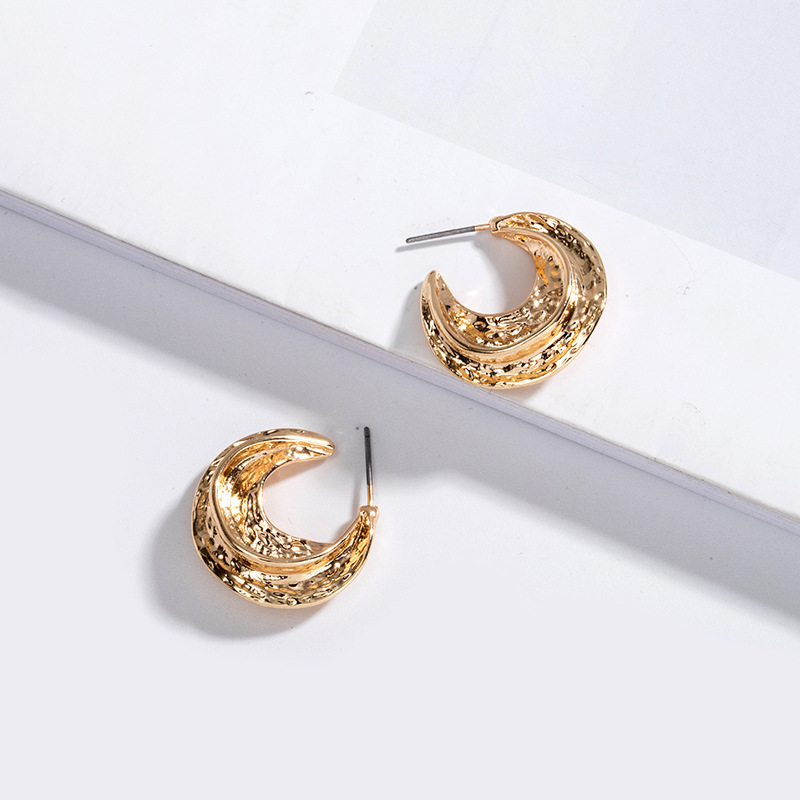 Korea Metal Hammered Simple Cool Style Earrings Wholesale Nihaojewelry display picture 6