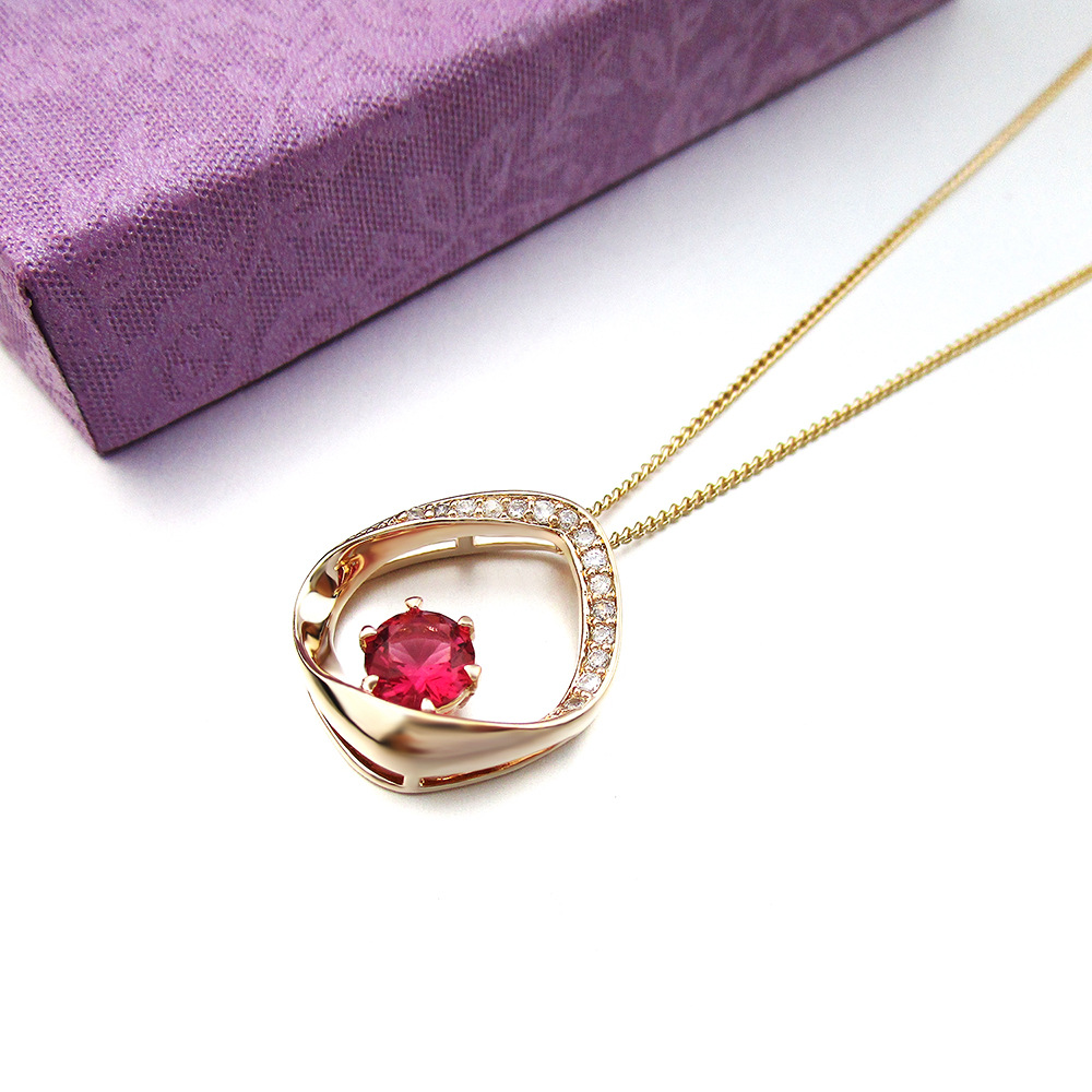 �¿�ʱ�и���΢���ʯ��׹ ��Ů�������̿�ٴ����� ������������