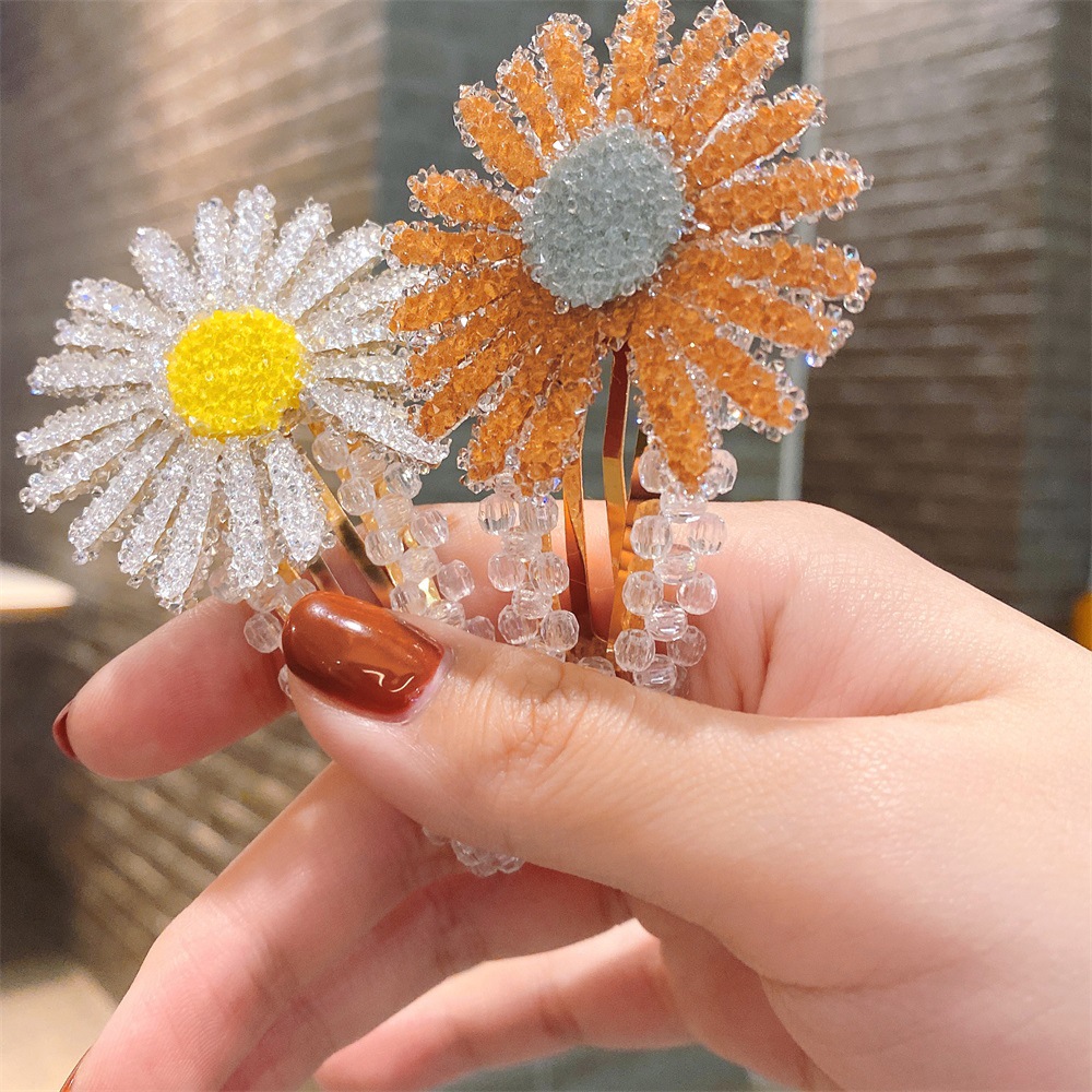 Korean Style Crystal Small Daisy Hair Clip display picture 4