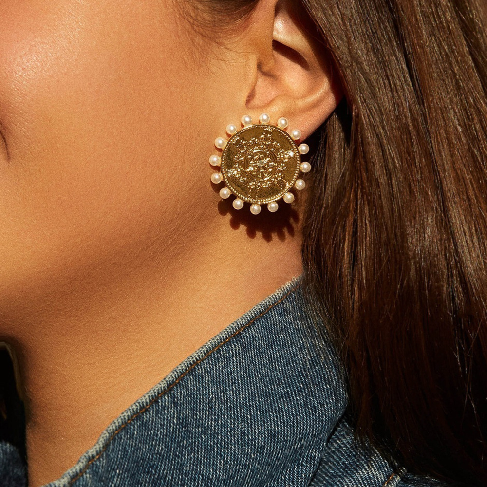 2020 Frühling Neue Koreanische Internet-prominente Heiß Verkaufte Perlen Ohrringe Retro Metall High-end-temperament Silber Nadel Ohrringe Frauen display picture 1