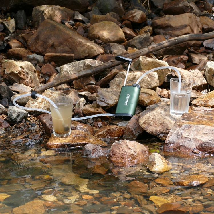 portable water filter (10)