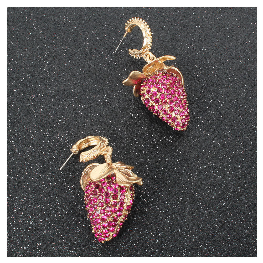 New Simple Strawberry Earrings Retro Alloy Diamond Fruit Earrings Wholesale Nihaojewelry display picture 6