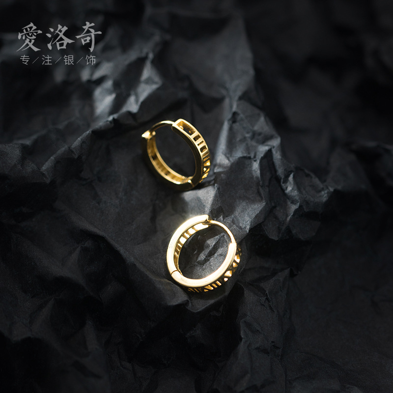 Eloch s925 plata números romanos huecos pernos de orejas femeninos temperamento coreano aretes cortos simple pernos G4647