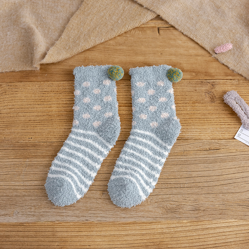 Мелкий серый