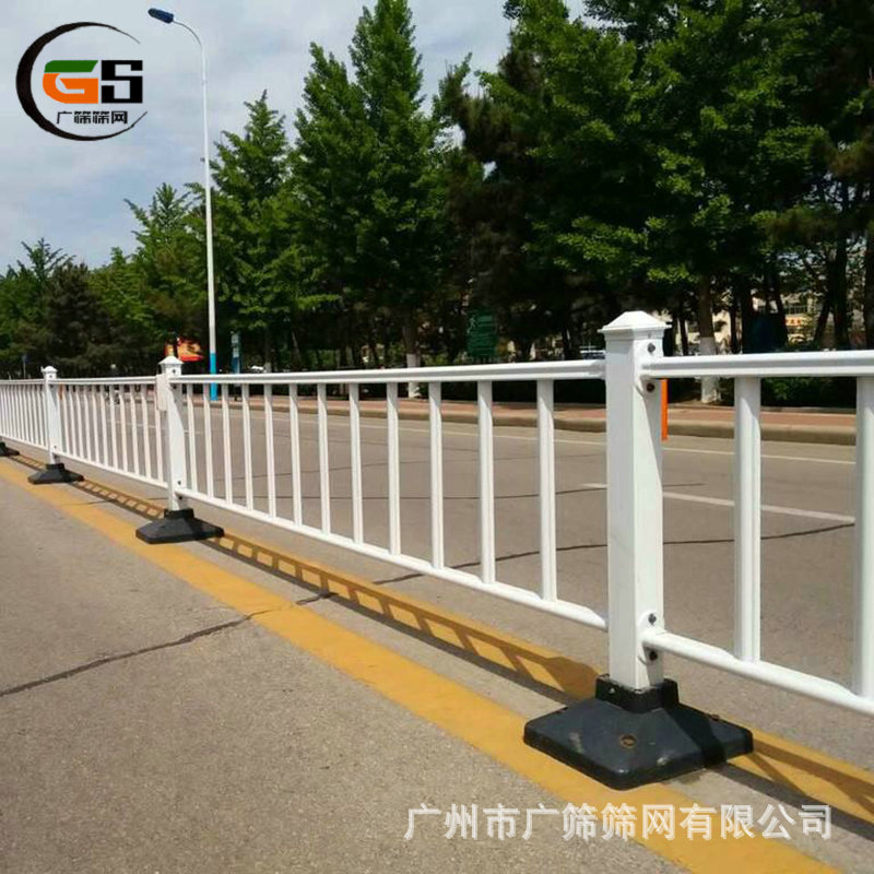 市政道路围栏 马路中央隔离栏 锌钢白色烤漆交通防撞防护栏