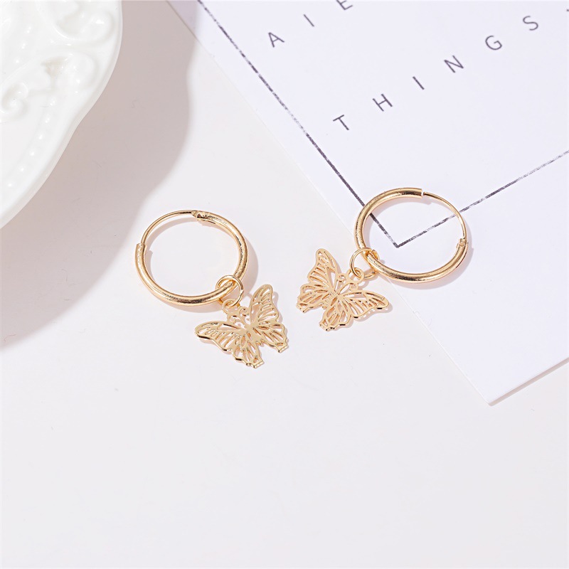 Style Européen Et Américain Nouveau Boucles D'oreilles Froid Simple Doux Papillon Boucles D'oreilles Femelle Français Style Tempérament Creux Insectes Boucles D'oreilles display picture 6