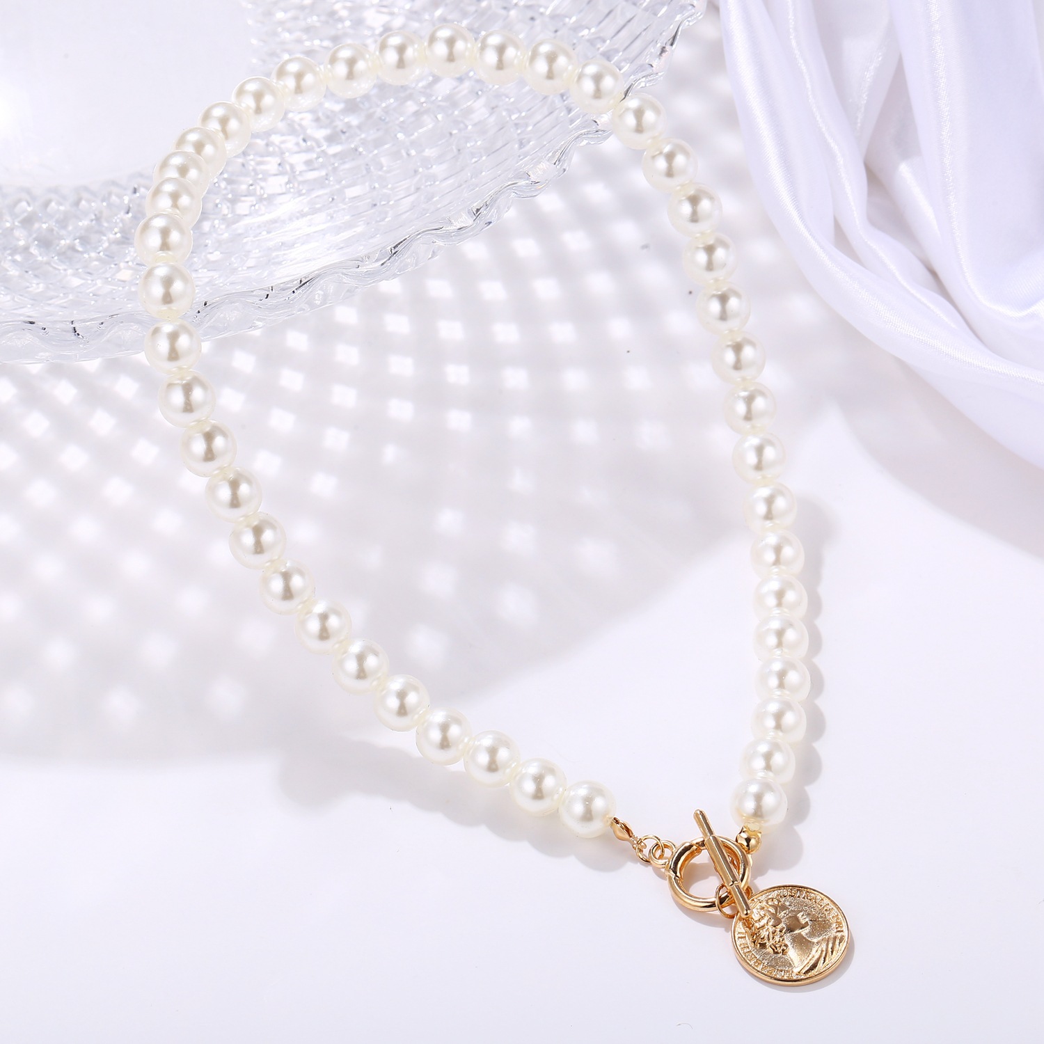 New Artificial Pearl Coin Pendant Necklace Creative Retro Simple  Necklace display picture 4