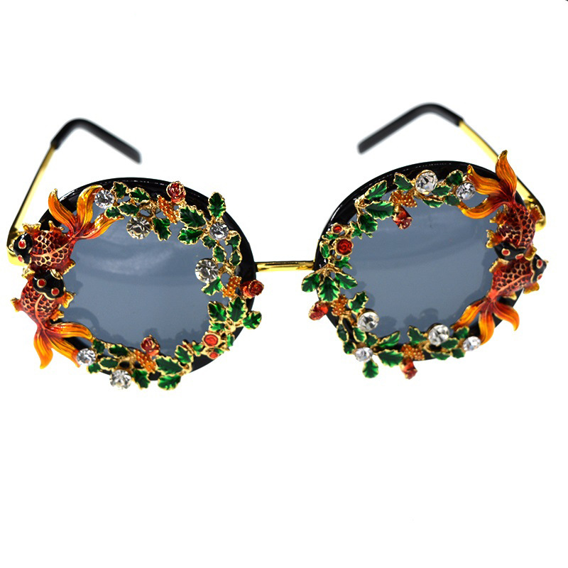 2020 Personal Isierte Mode Sonnenbrille Barock Retro Hohle Geschnitzte Kleine Fisch Sonnenbrille Blume Schmetterling Strand Brille display picture 14