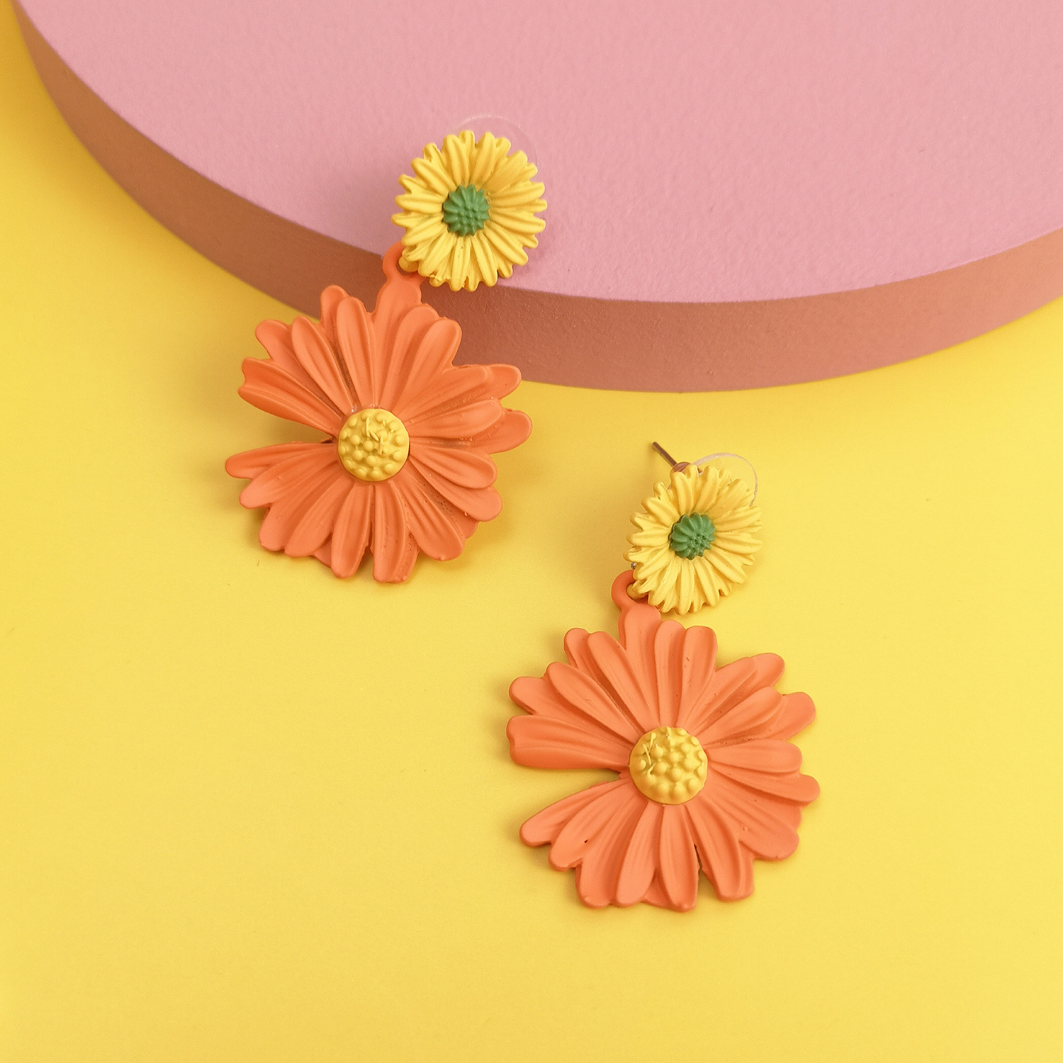 Korean Fashion Spray Paint Chrysanthemum Earrings Nihaojewelry Wholesale display picture 20