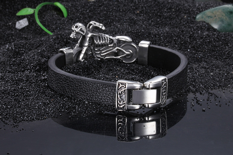 1 Pieza Moda Motocicleta Cráneo Acero Inoxidable Cuero Hombres Brazalete display picture 1