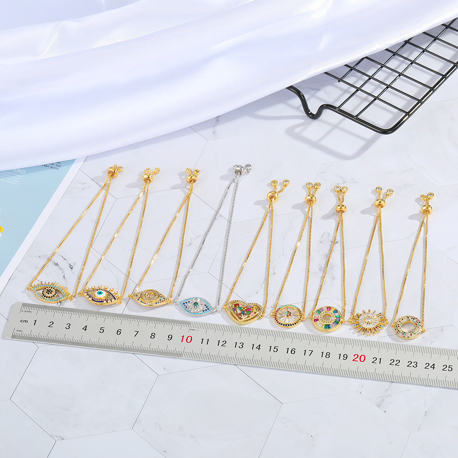 10g Weight No Inlaid Inlay Material Bracelets Classification Wedding, Travel, Birthday, Festival Occasion Alloy Material Geometric Pattern Women'S Gender White, Green Color Geometric No Inlaid Alloy Chain & Link Bracelets Wholesale 10