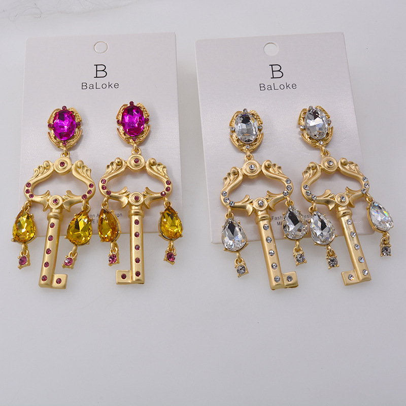 Baroque Long Crystal Rhinestone Gem Retro Earrings Fashion Baroque Key Crystal Personality Earrings Wholesale Nihaojewelry display picture 3