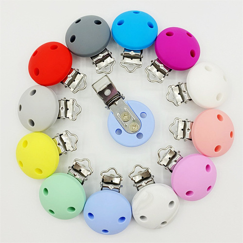 Manufacturer supplies round silicone pacifier clip, hardware duckbill clip, infant pacifier accessories