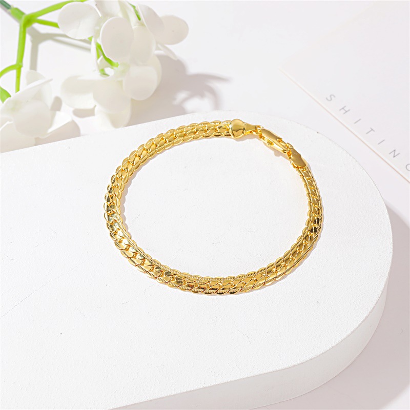 New Exquisite Embossed Chain Simple Metal Twist Chain Men's Bracelet display picture 5