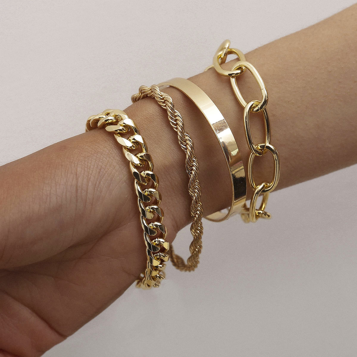 Europäischer Und Amerikanischer Grenz Überschreiten Der Schmuck Glatte C-förmige Mischung Und Match-twist-kette, Armband Mit Einfachem Faden, Übertriebenem O-linien-set, Armband display picture 3