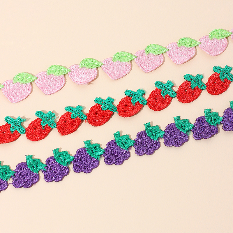 Japanische Kindliche Süße Frucht Polyester Halskette Choker Erdbeer Kurze Halskette All-match Schlüsselbein Kette Halsband Kragen Frauen display picture 9