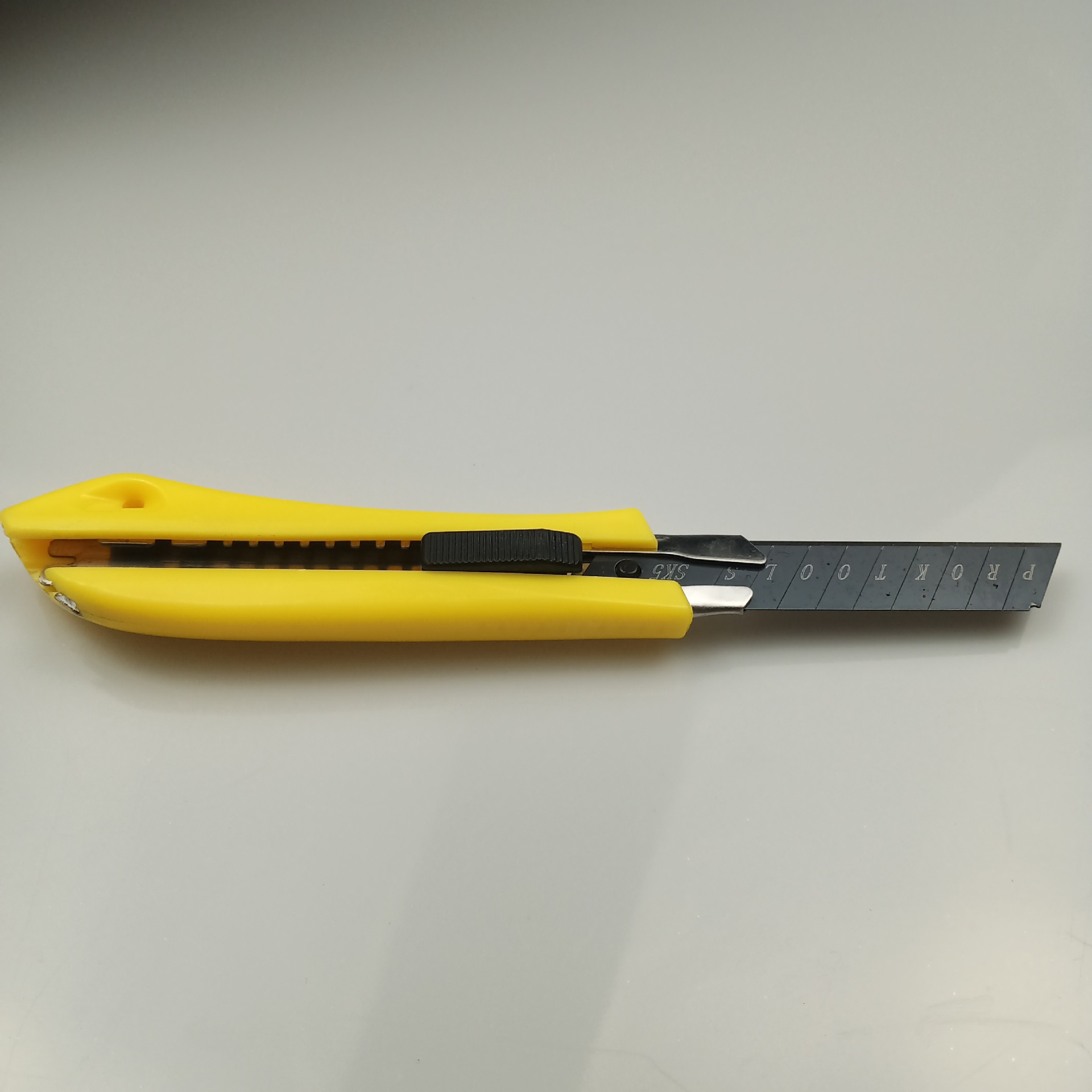 厂家直销美工刀 黑钢刀片锋利耐用美工刀大号壁纸刀办公 裁纸刀|ms