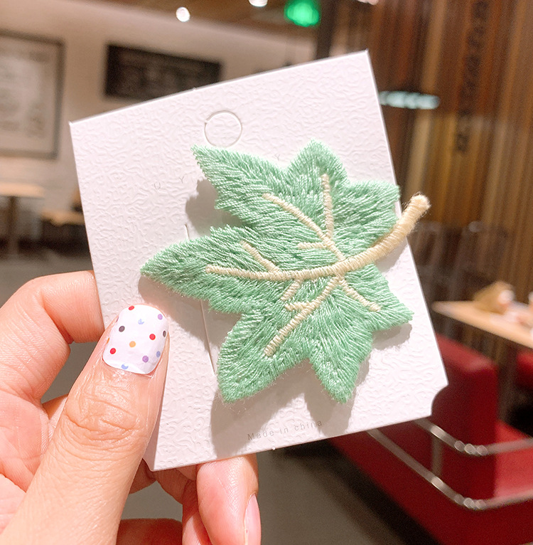 Leaf Hairpin Top Clip Maple Leaf Hairpin Headdress Bangs Clip Hair Ornament Wholesale Nihaojewelry display picture 6