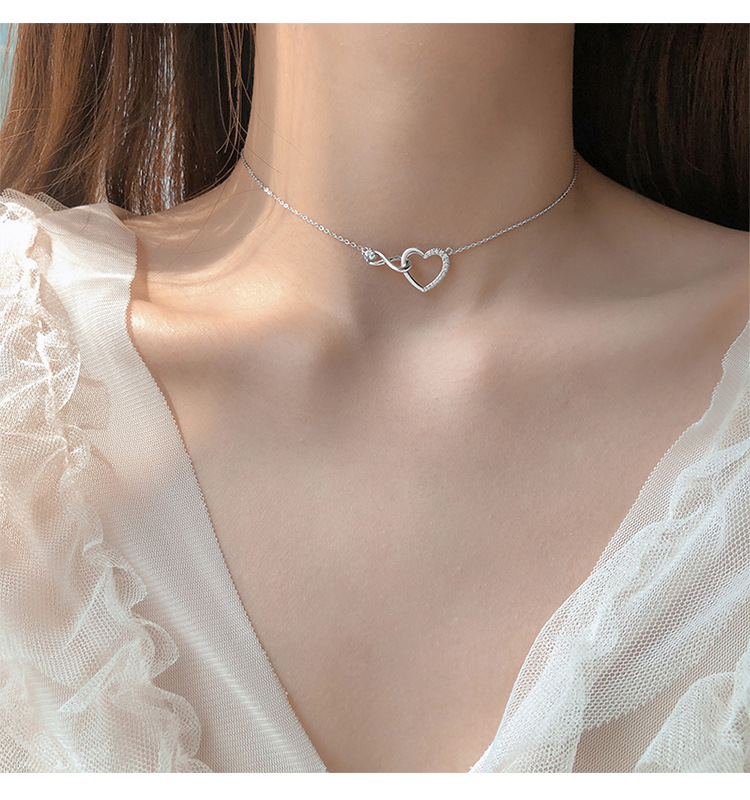 Elegant heart necklace