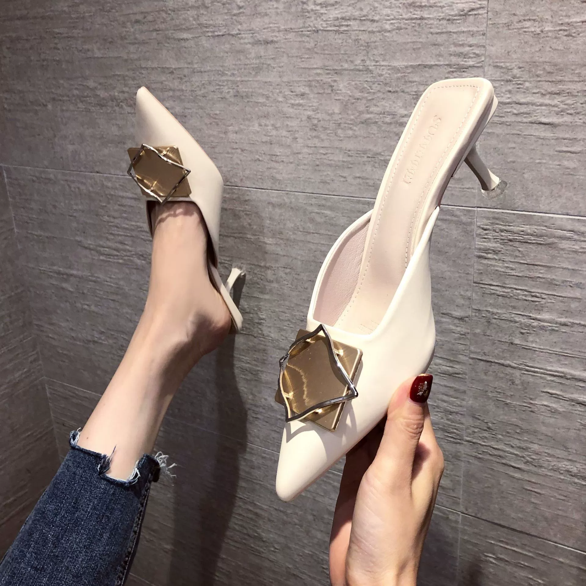 Женские сандалии на высоком каблуке 338-16, универсальные повседневные однослойные туфли на высоком каблуке с заостренным носком и мелким носком, модель Baotou, лето 2020