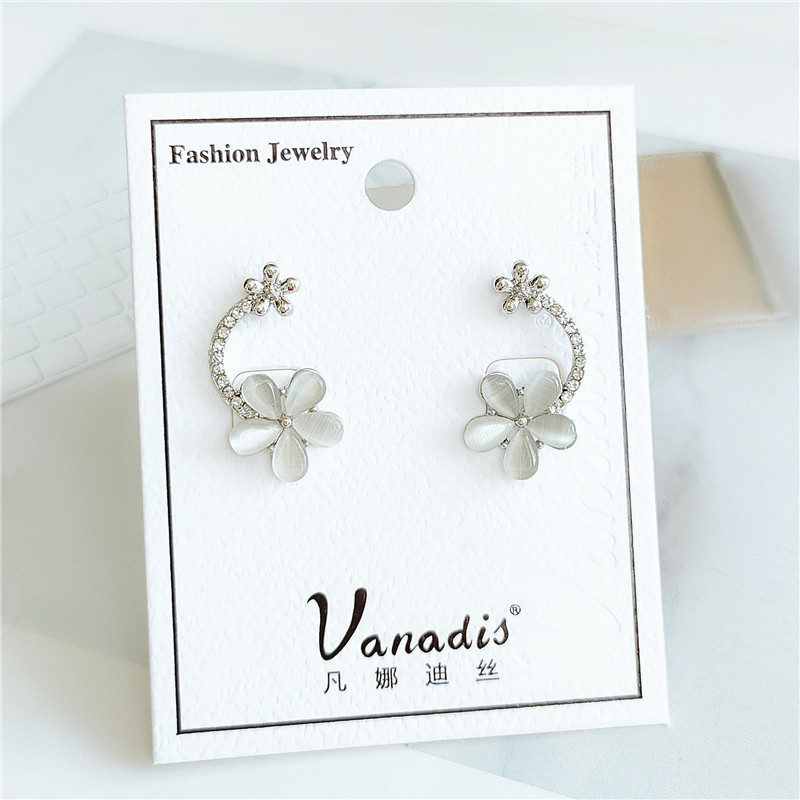 Fashionable Small Flowers Wild Exaggerated Diamond Alloy Earrings display picture 6