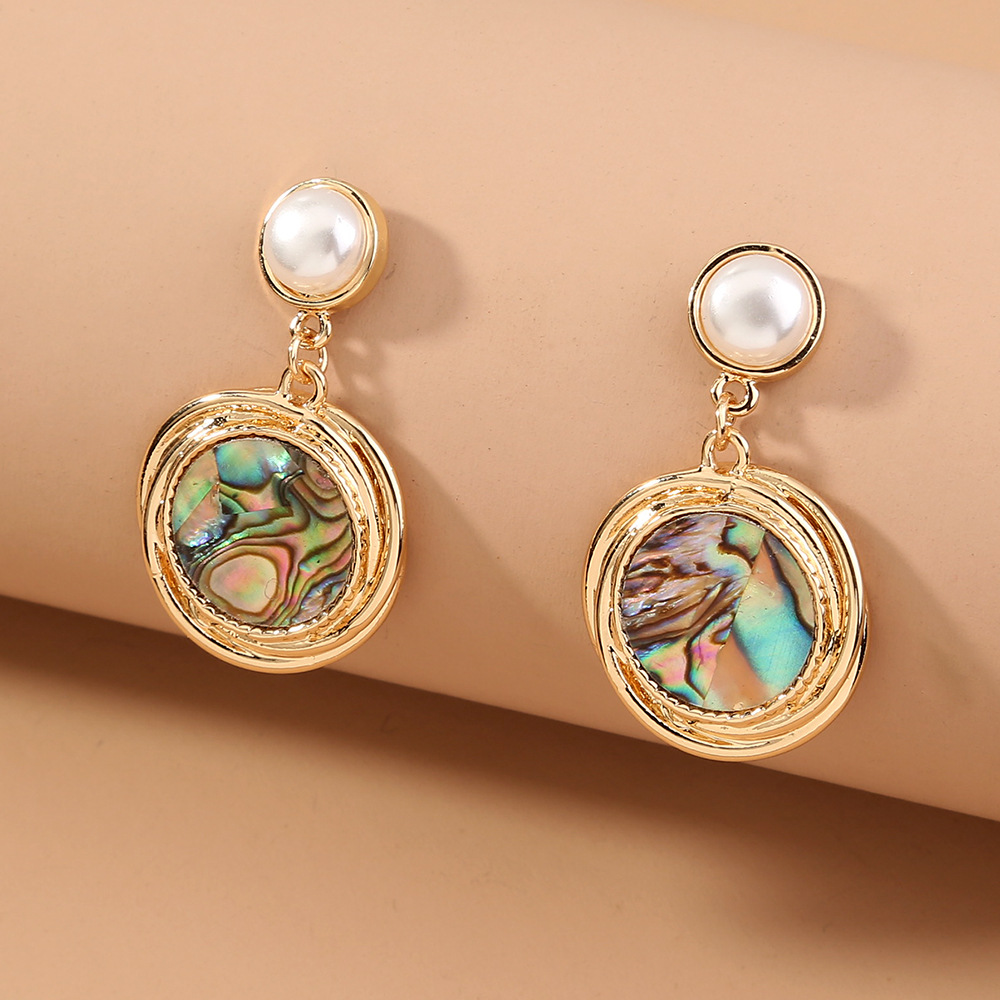 Fashion Simple Imitation Pearl Round Natural Abalone Shell Short Earrings display picture 8